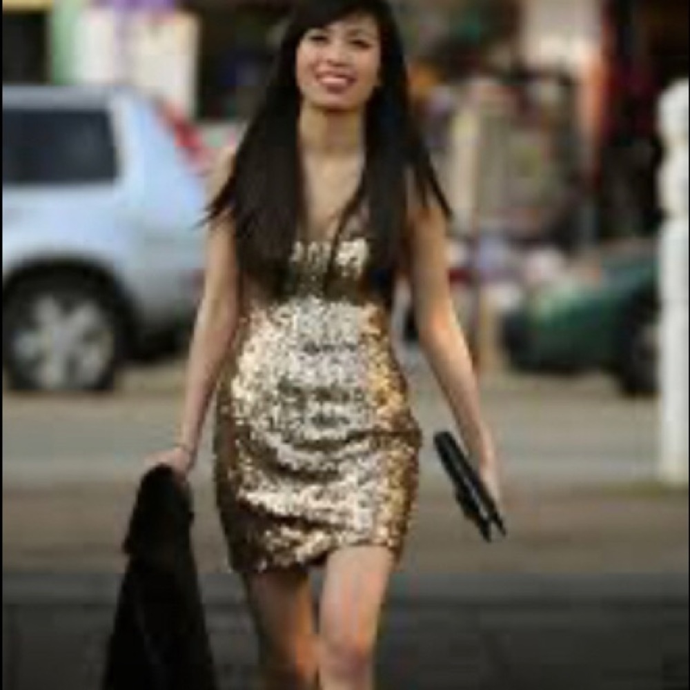 🌻 Gold sequence strapless mini dress